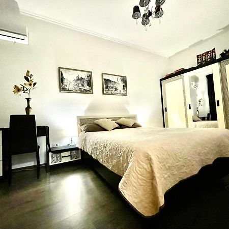V&O Whitechocolateapt 800 M To Opera Lviv Exterior photo