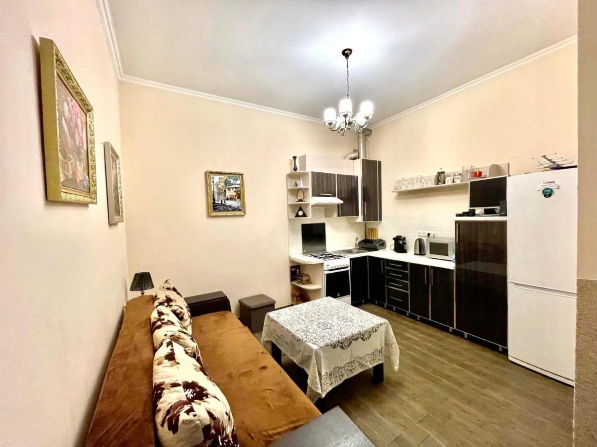 V&O Whitechocolateapt 800 M To Opera Lviv Exterior photo