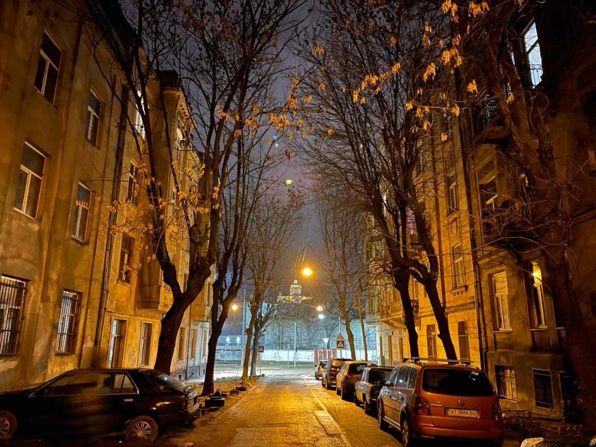 V&O Whitechocolateapt 800 M To Opera Lviv Exterior photo