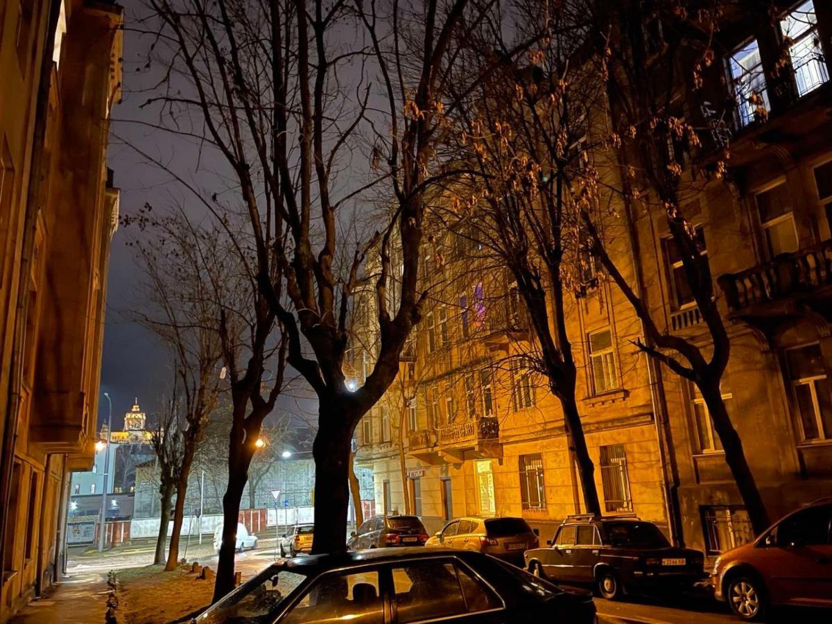 V&O Whitechocolateapt 800 M To Opera Lviv Exterior photo